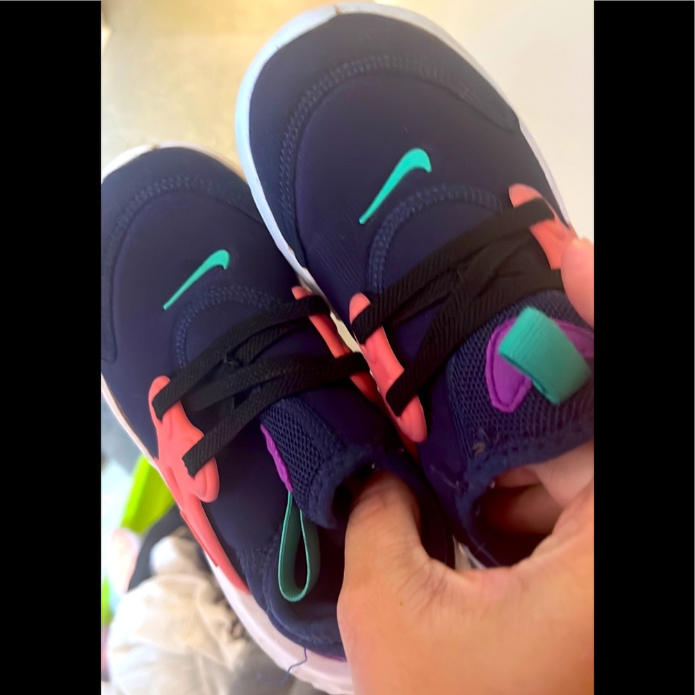 Toddler 9c Nike shoes